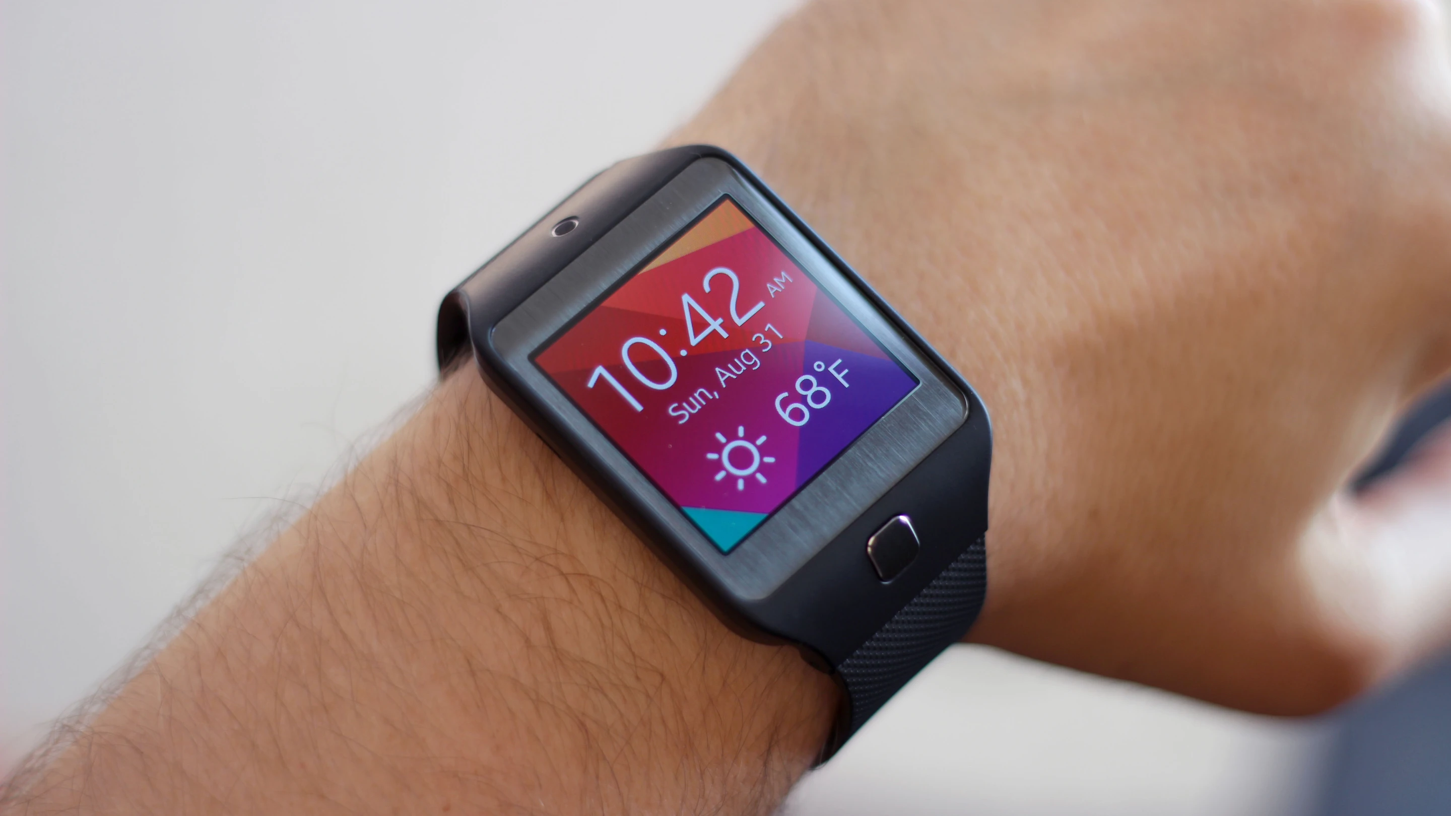 Gizmag turns back the clock to review the Gear 2 Neo (Photo: Will Shanklin/Gizmag.com)