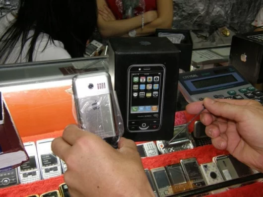 Check out the silver Apple logo on the back