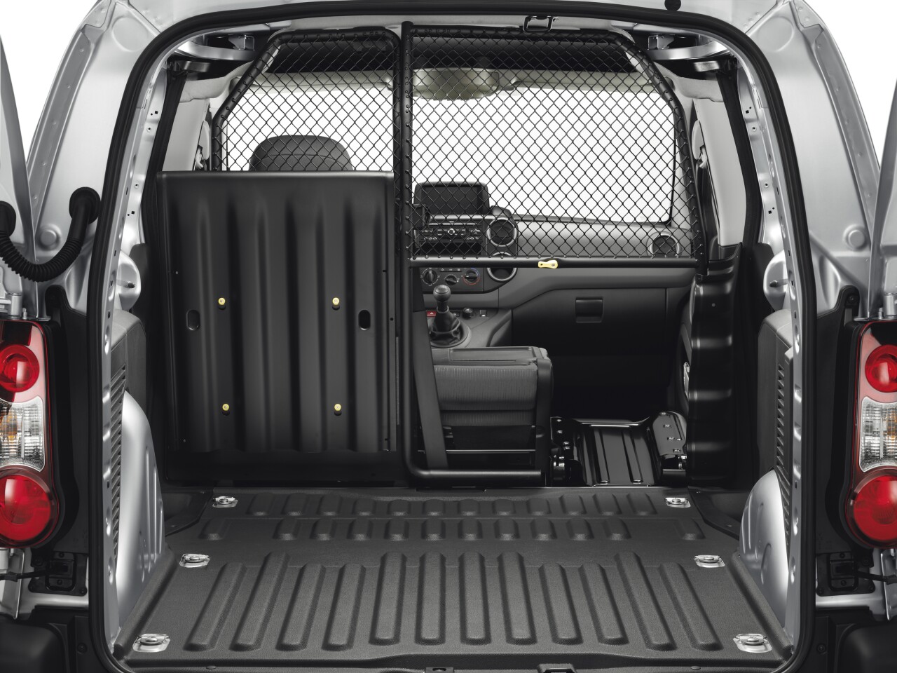 The Partner's hallmark Multi-flex bench seat can seat three people up front and allows the load volume to be significantly increased when folded