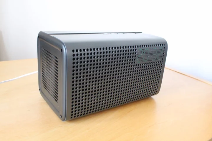 The E3 measures 20.5 x 12 x 12 cm (8 x 4.7 x 4.7 in)