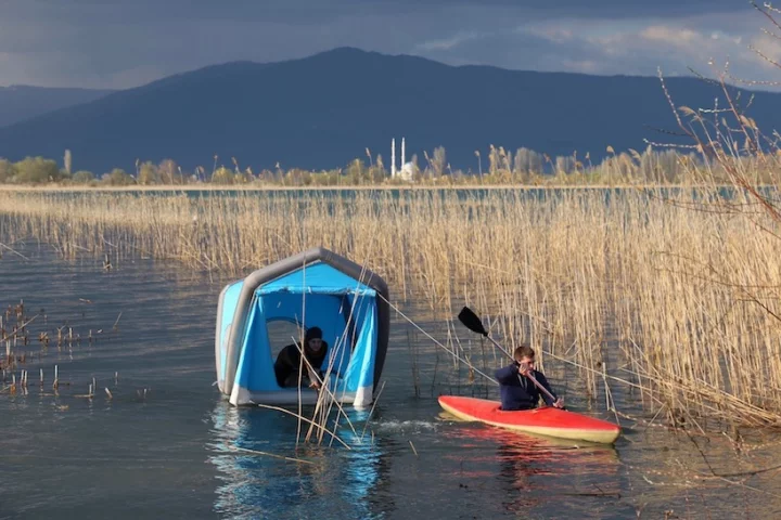 Thanks to its inflatable design, the GT Roof floats