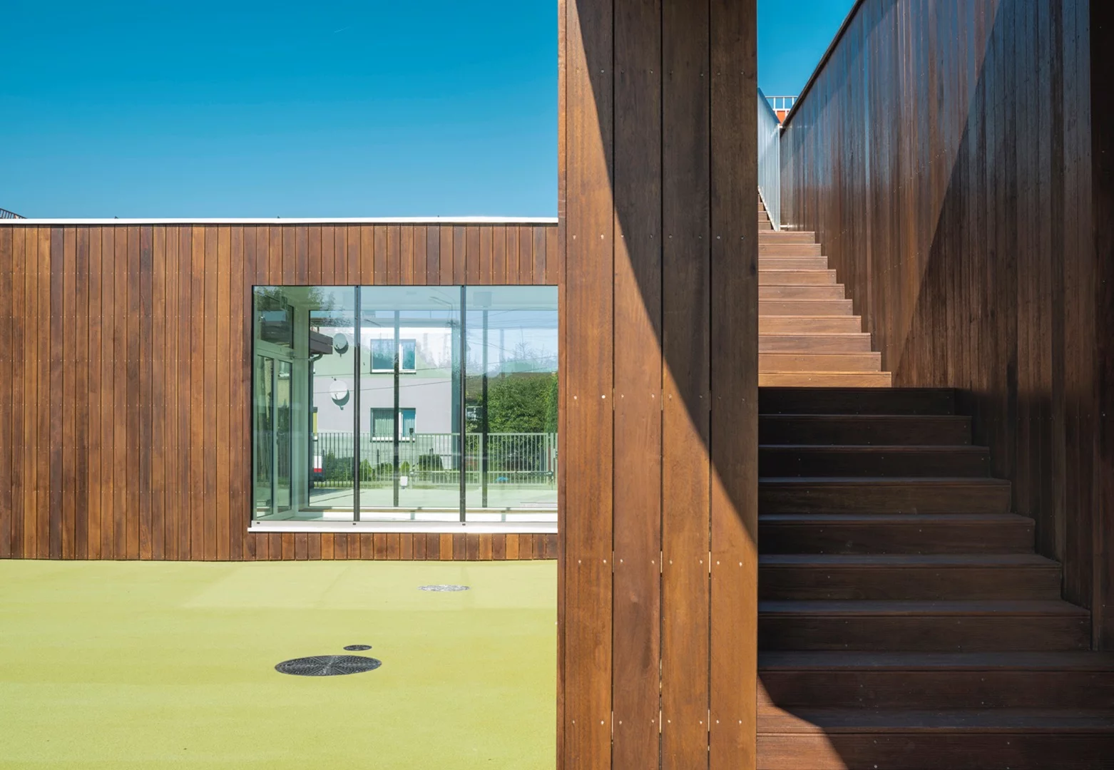 A staircase leads up to Kindergarten's roof