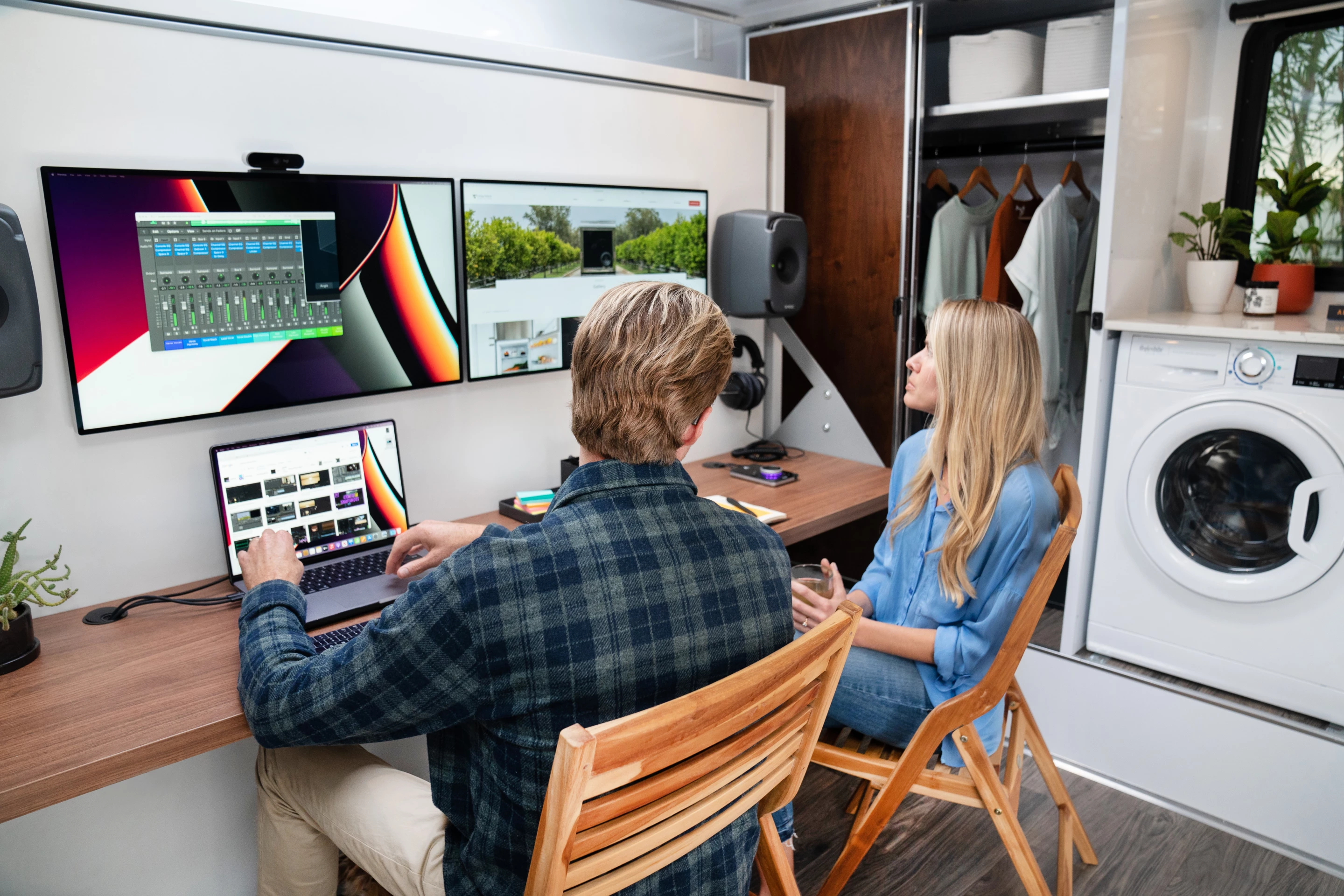 With 80 inches of desk space and multiple available displays and computers, the Creative Studio package is designed to accommodate two digital nomads, working together or on their own