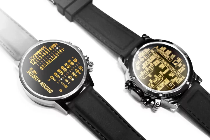 The Type 50 displays the time on the front and instructions for use on the back