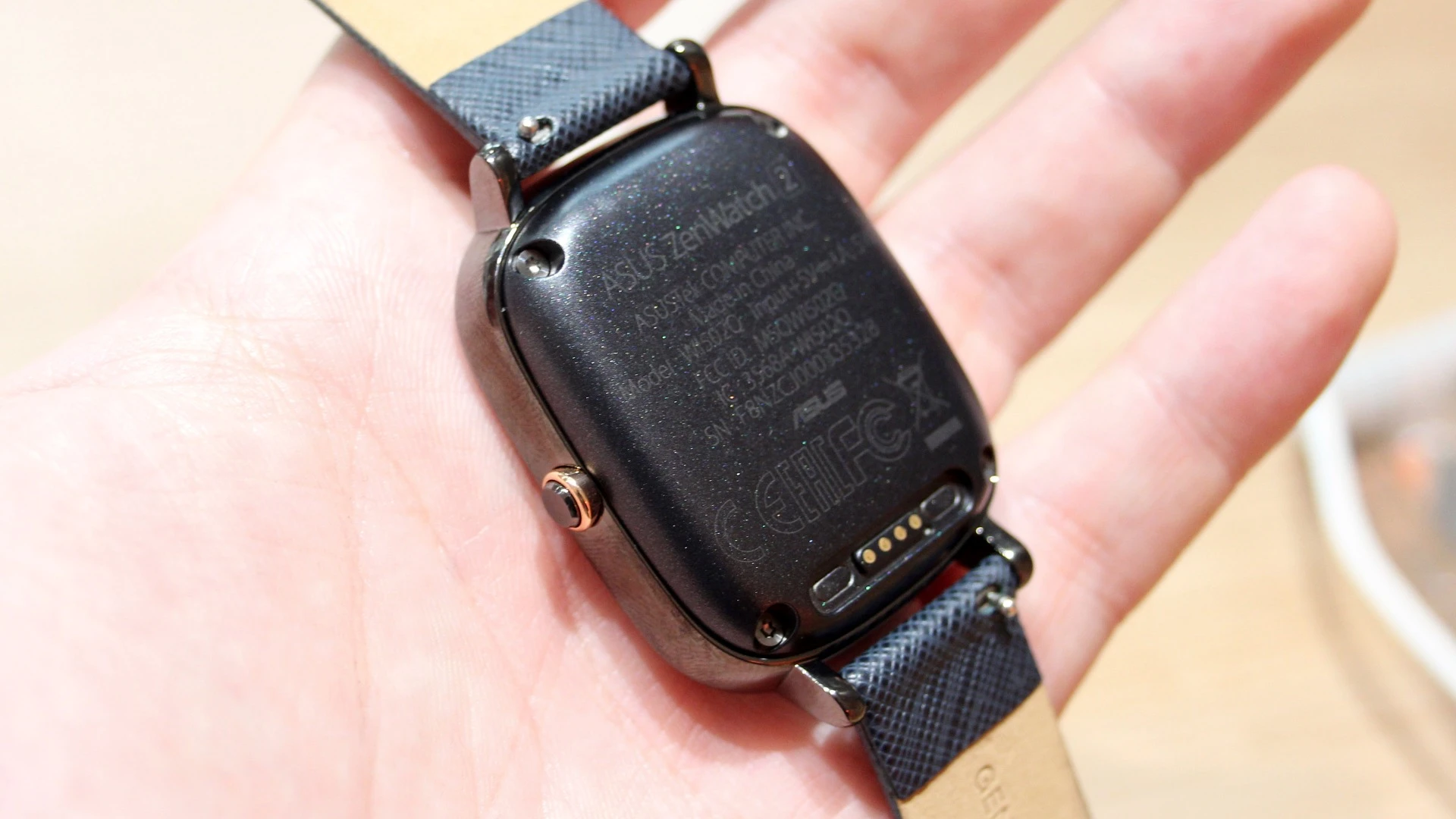 Charging coils on the back of the ZenWatch 2