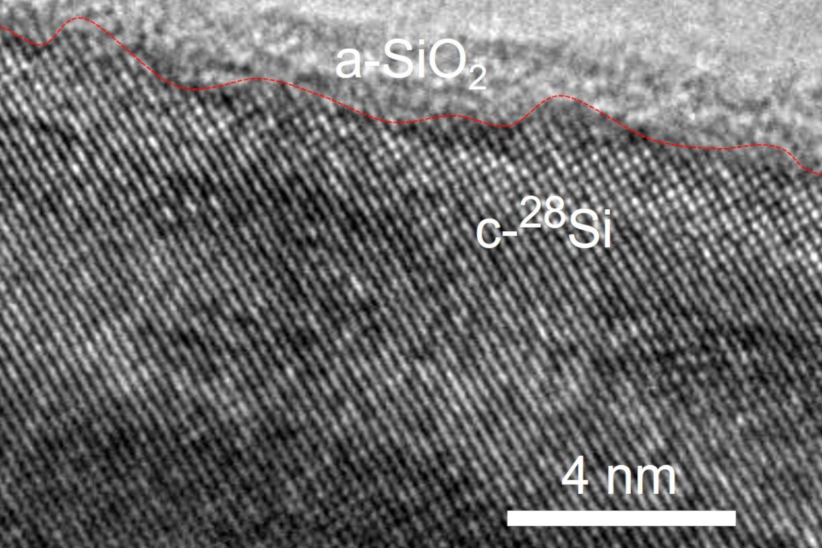 A microscope image of a silicon-28 nanowire, with a silicon dioxide coating formed along the outside
