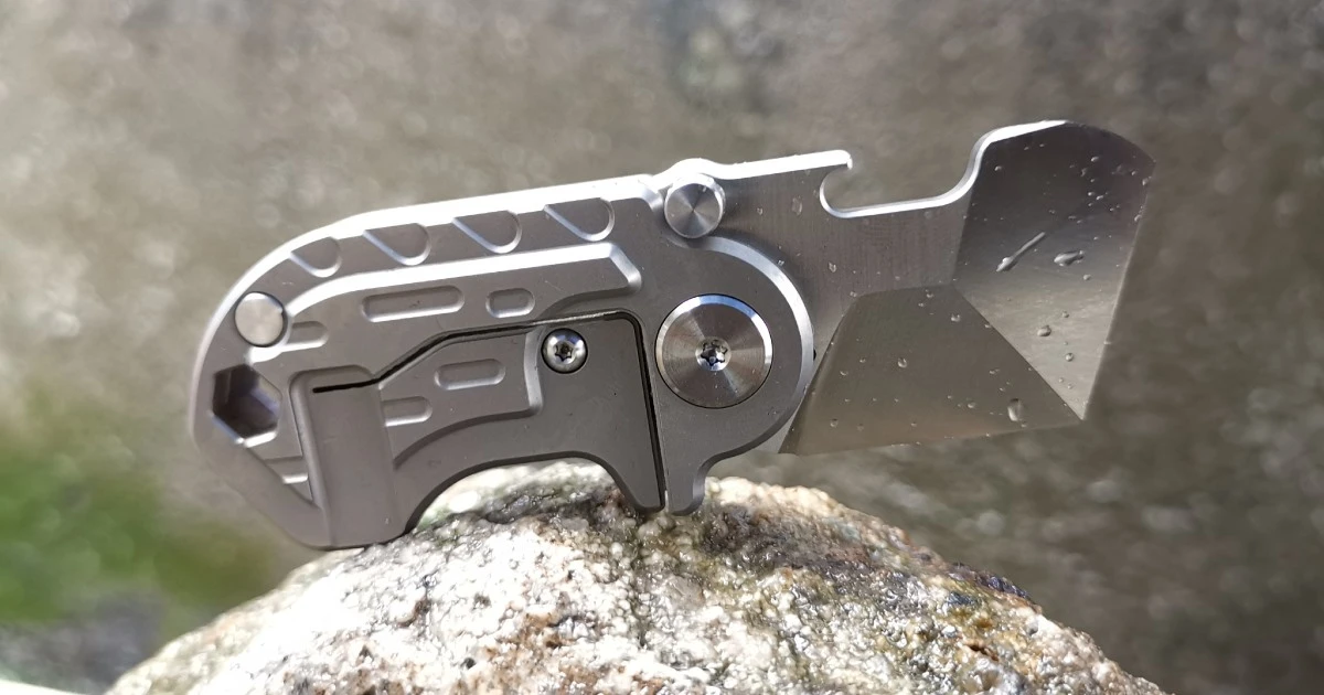 The Pocket Rhino measures 3.5 in (88.5 mm) long when open