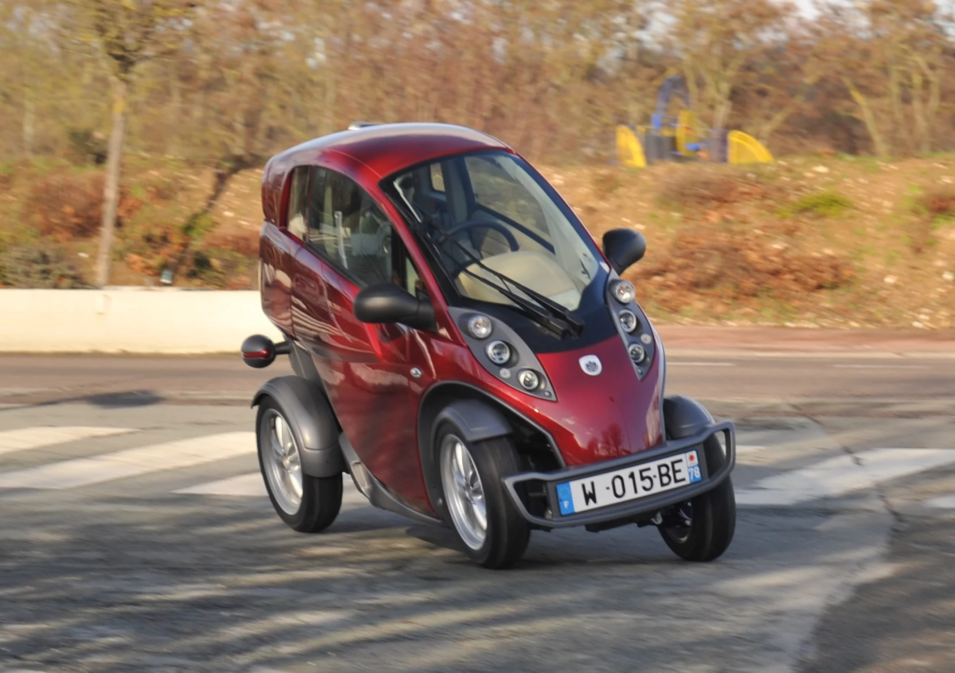 Lumeneo's Smera tilting four-wheeler is covered in depth in our article and video entitled "Narrow track vehicles - the convergence of the car and the motorcycle"