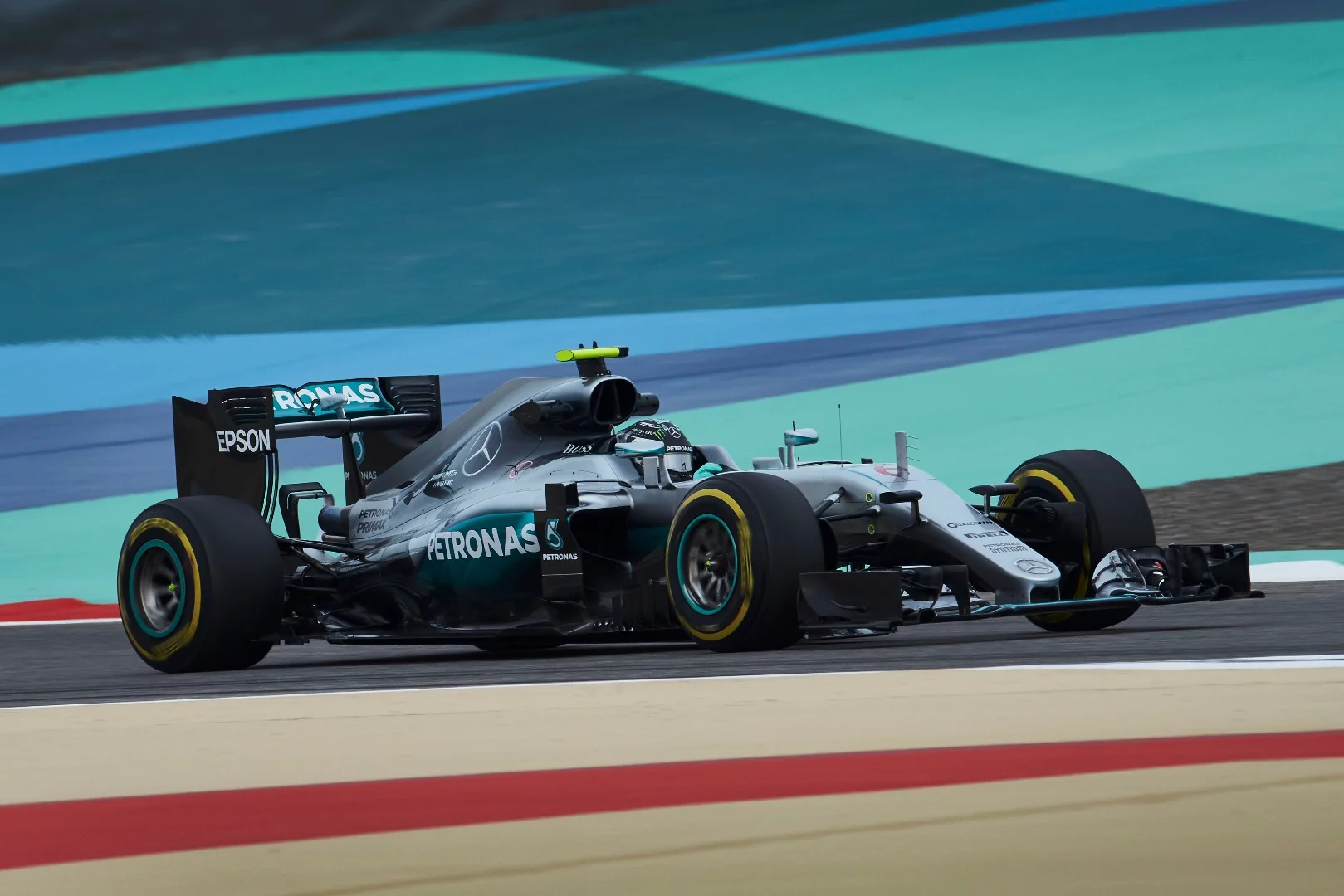 The previous lap record was held by Fernando Alonso's world-championship winning R25 V10 Renault