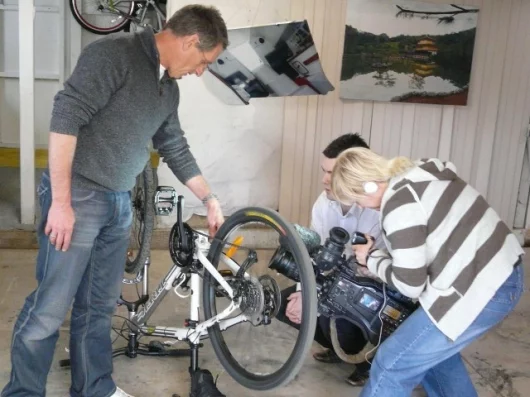 Chris Toal demonstrates the Cranklock