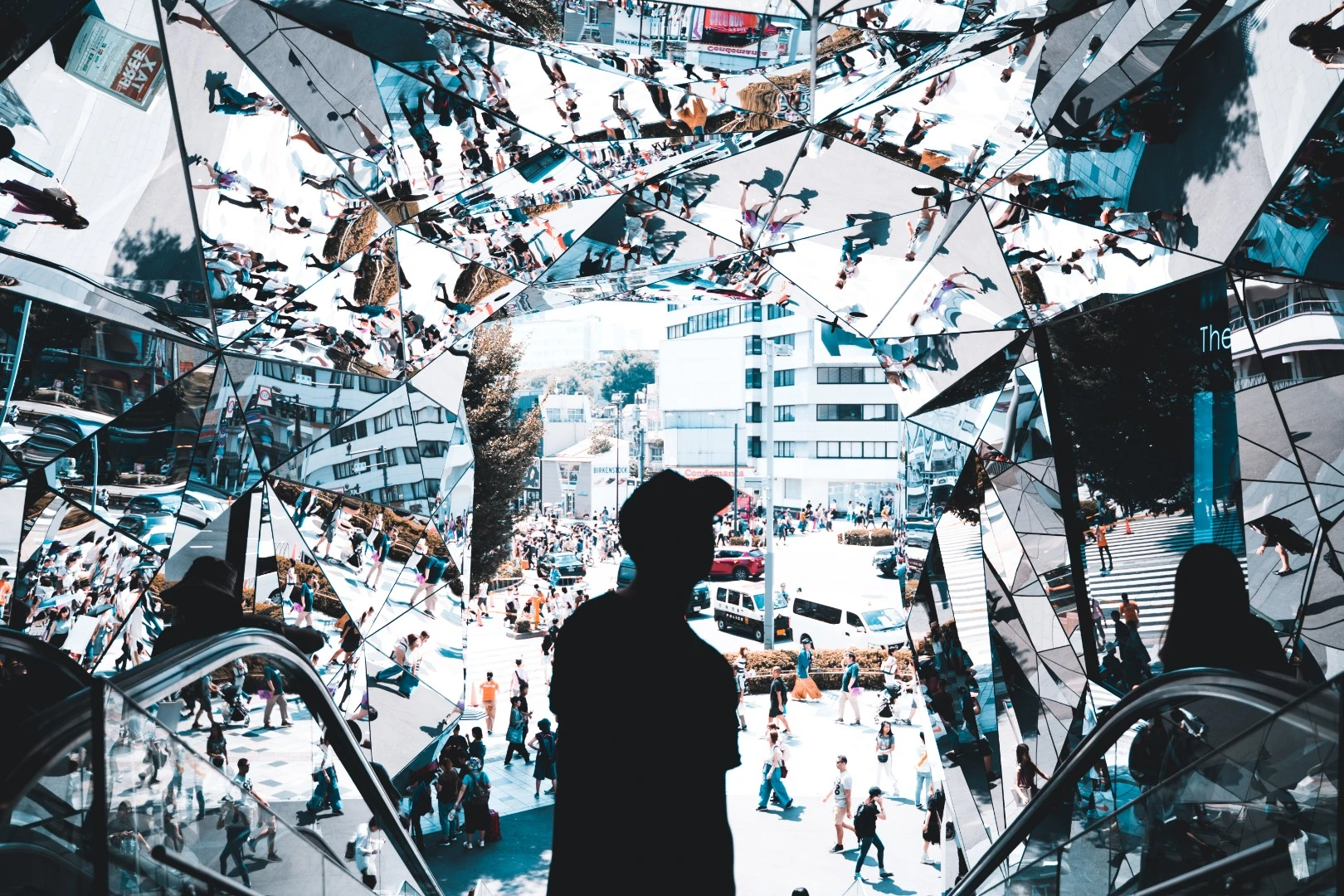 The mirrored entrance of Tokyu Plaza