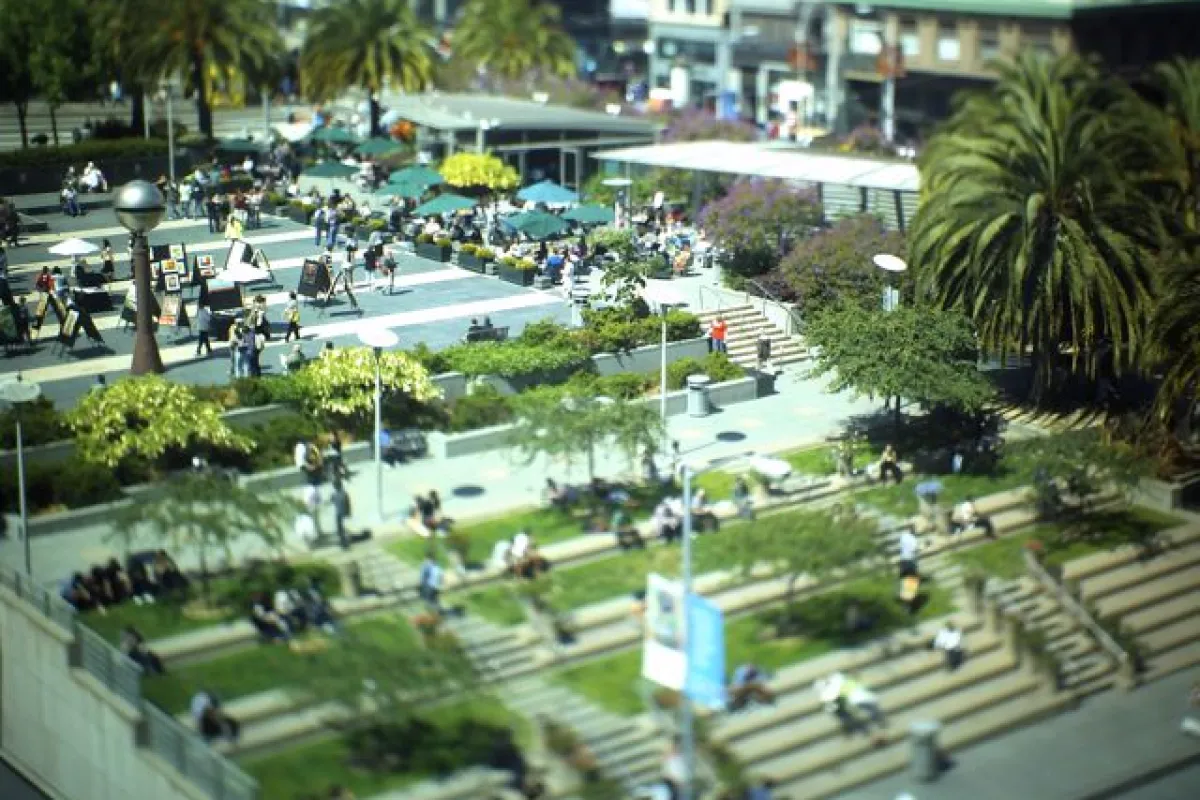 A tilt-shift photograph taken with the NeinGrenze 5000T (Photo: Photojojo)