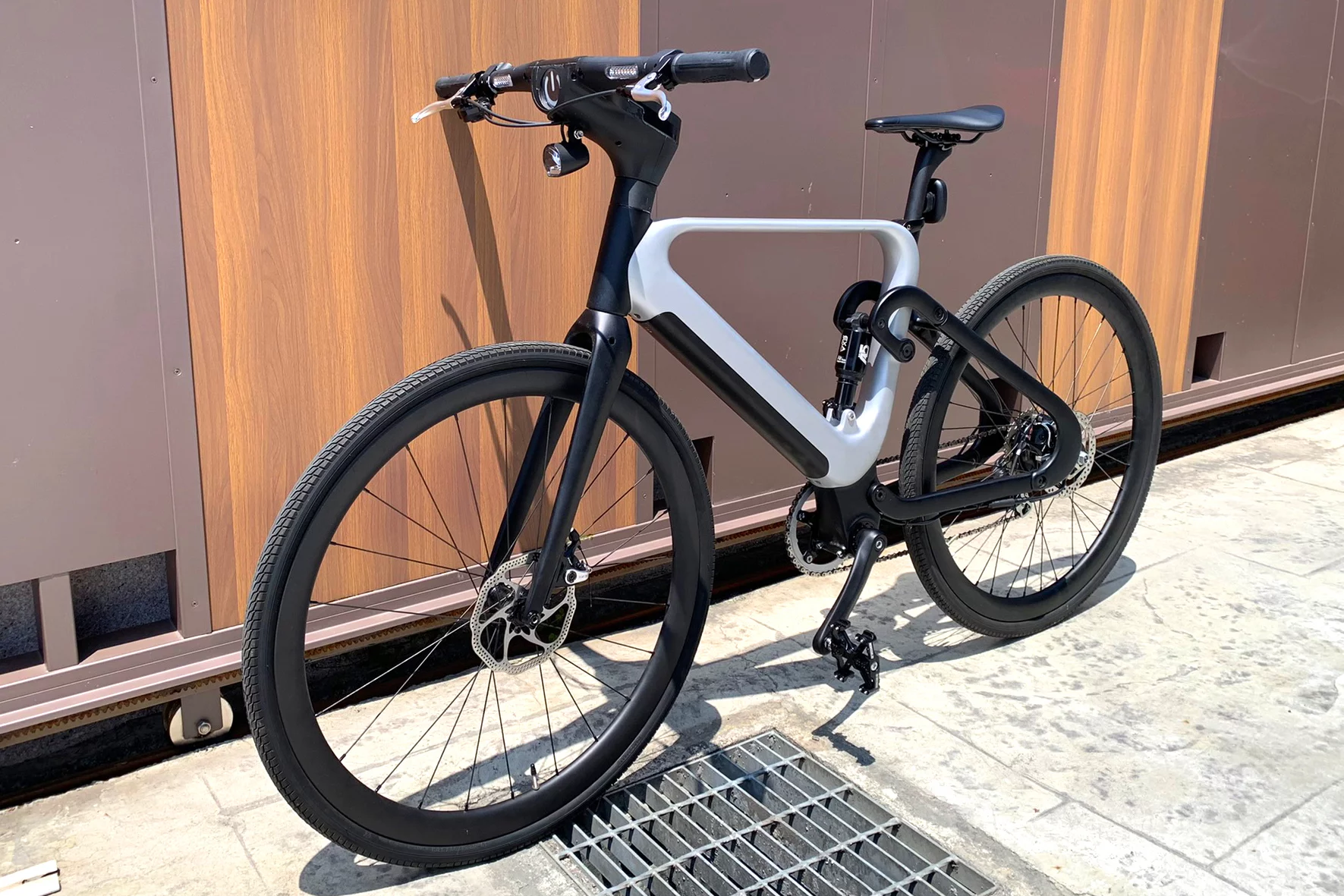 There's no word on the Smart E-Bike's total weight