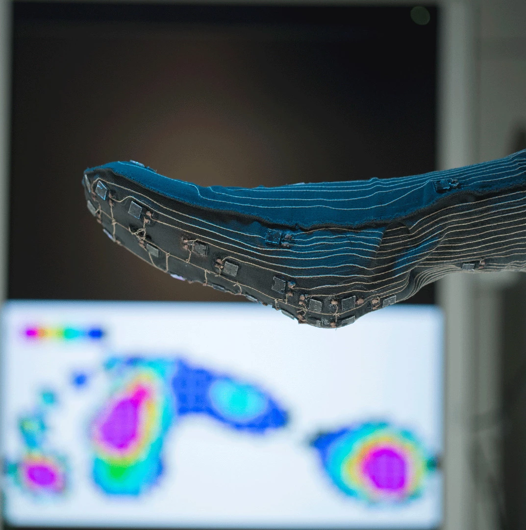 One of the prototype pressure-monitoring socks (Photo: Fraunhofer)