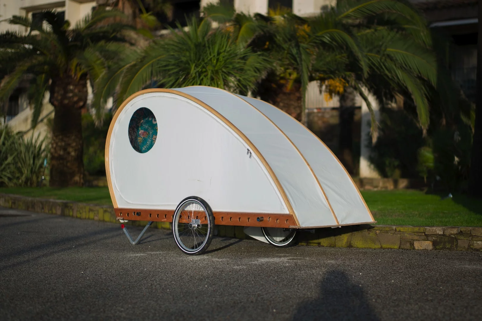 Woodenwidget sells Foldavan plans, too