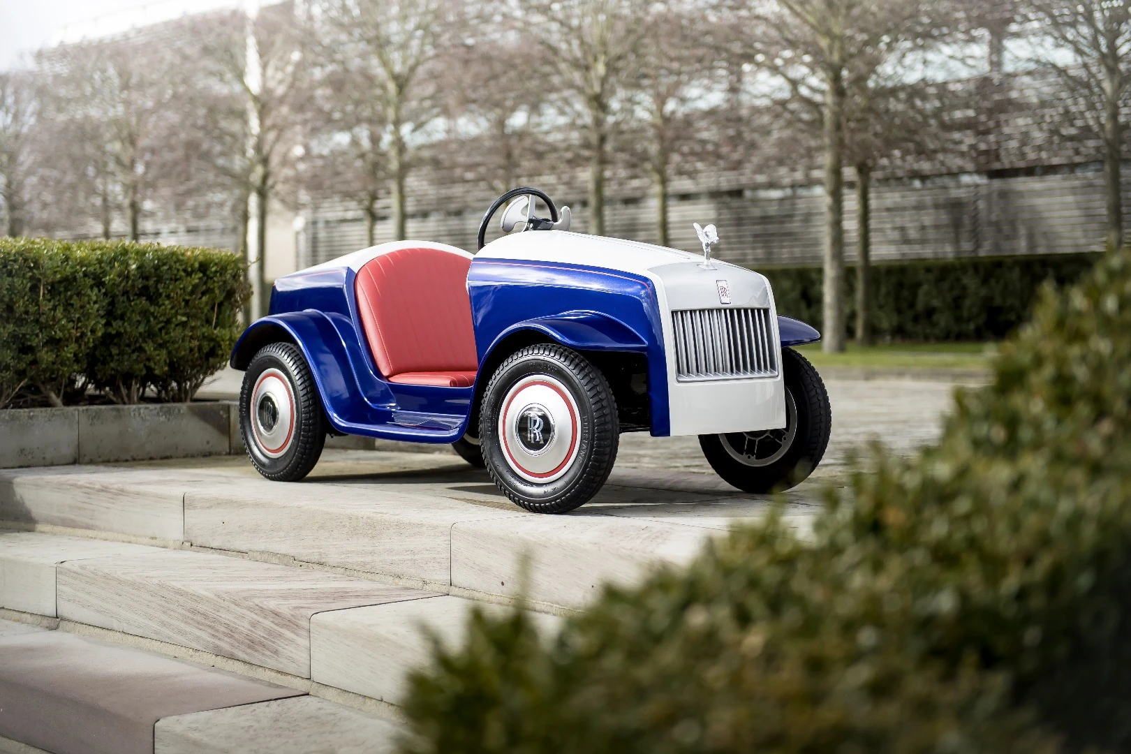 The Rolls-Royce SRH features a two-tone Andalusian White and Salamanca Blue paint job, finished with a hand-applied St James Red coachline