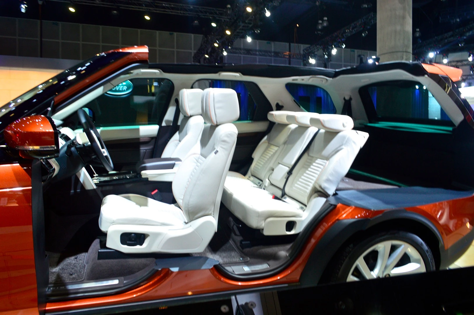 This Land Rover Discovery cutout model shows the three-row interior and exterior