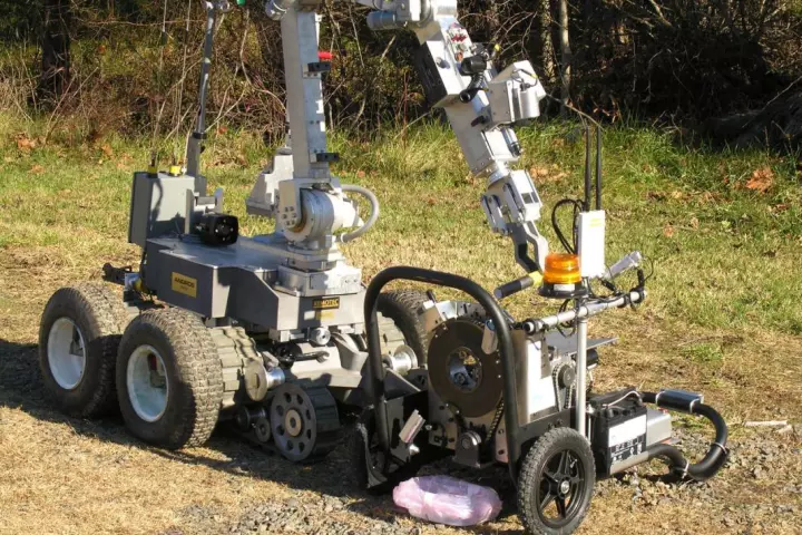 The SAPBER device (right), paired with an existing bomb disposal robot