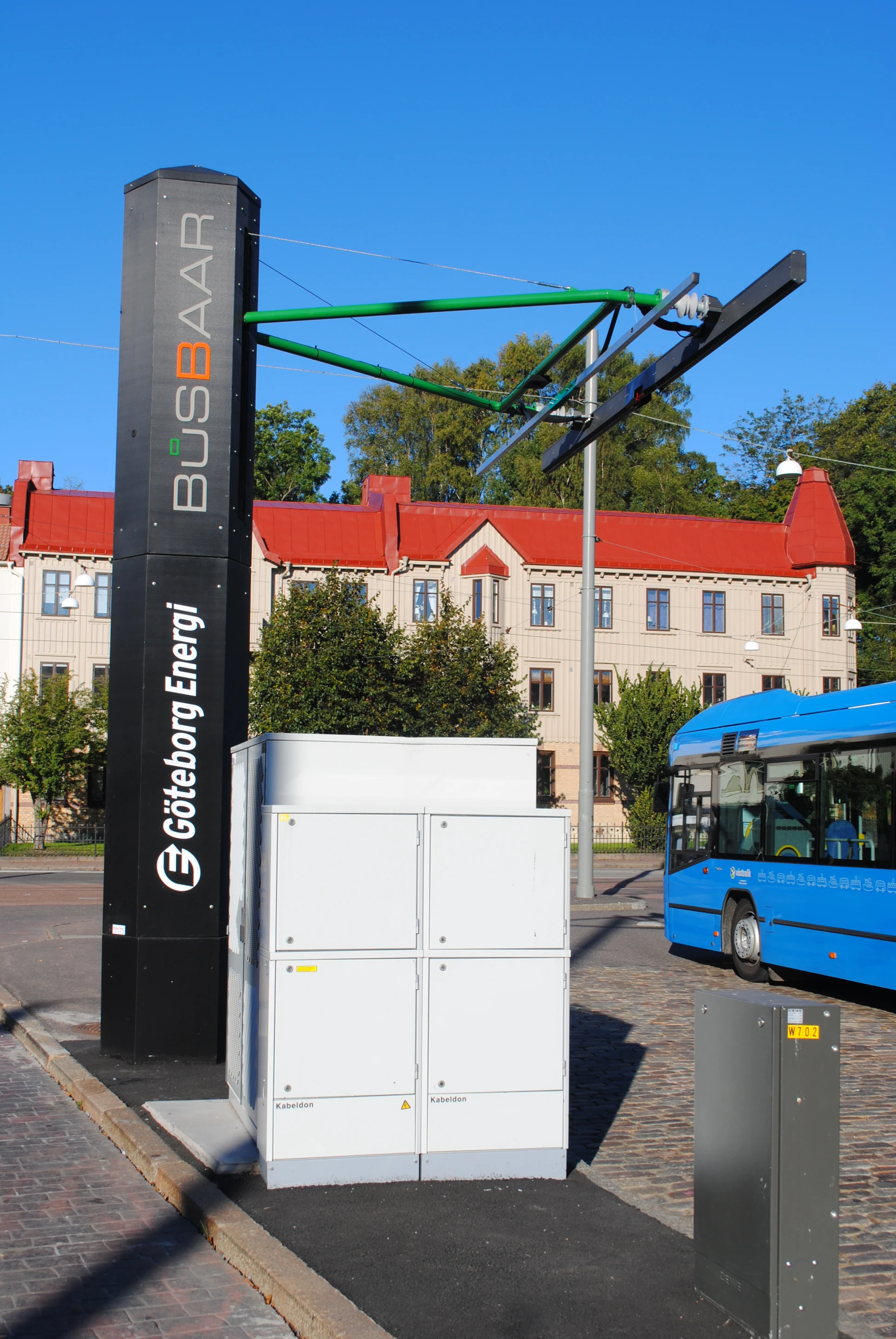 The Opbrid system, seen on the Volvo hybrid-bus, uses a high-power mode 4 DC charging unit capable of generating 650kW (Photo: Opbrid)