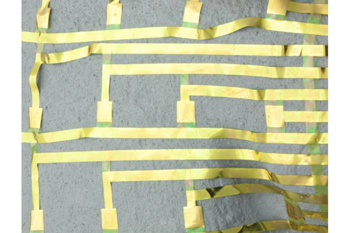 Neural electrode array wrapped onto a model of the brain after dissolution of a thin, supporting base of silk (Image: C. Conway and J. Rogers, Beckman Institute)