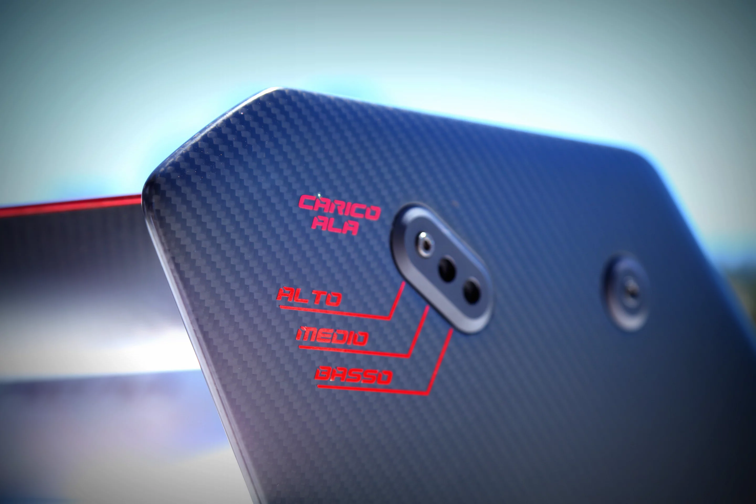 Adjustable carbon fiber spoiler has three manual adjustments, depending on the driving requirements (Photo: Angus MacKenzie/Gizmag.com)