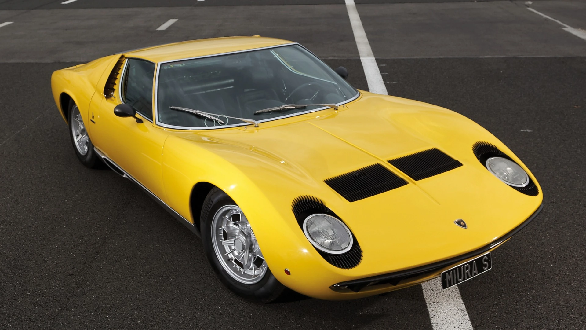 This 1971 Lamborghini Miura P400 S by Bertone is estimated to sell for between €900,000 and €1,400,000 at RM-Sotheby's Villa Erba auction on May 23, 2015. Image: Bernard Canonne and RM-Sotheby's