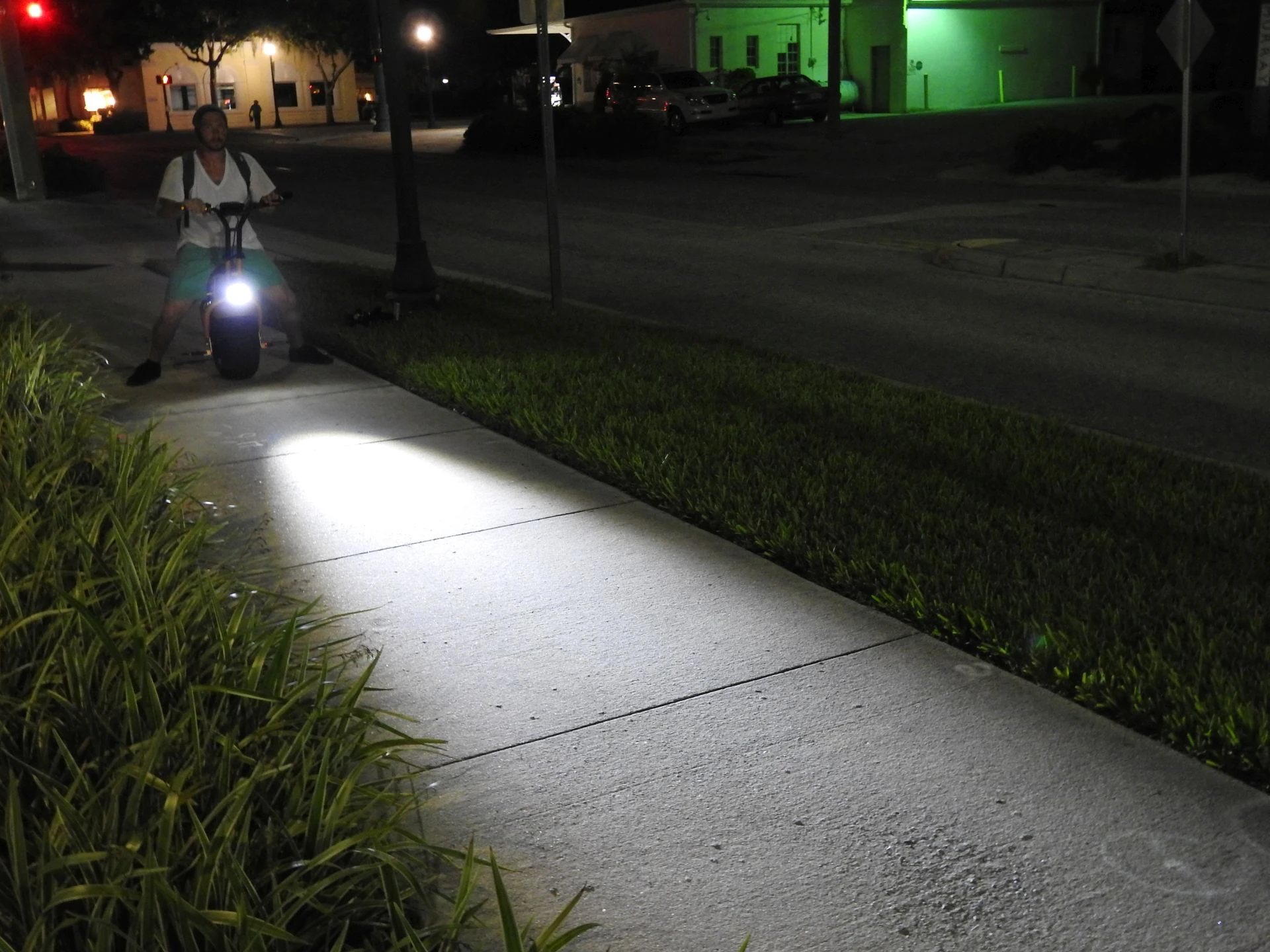 The Uno Bolt features a 1,000-lumen headlight