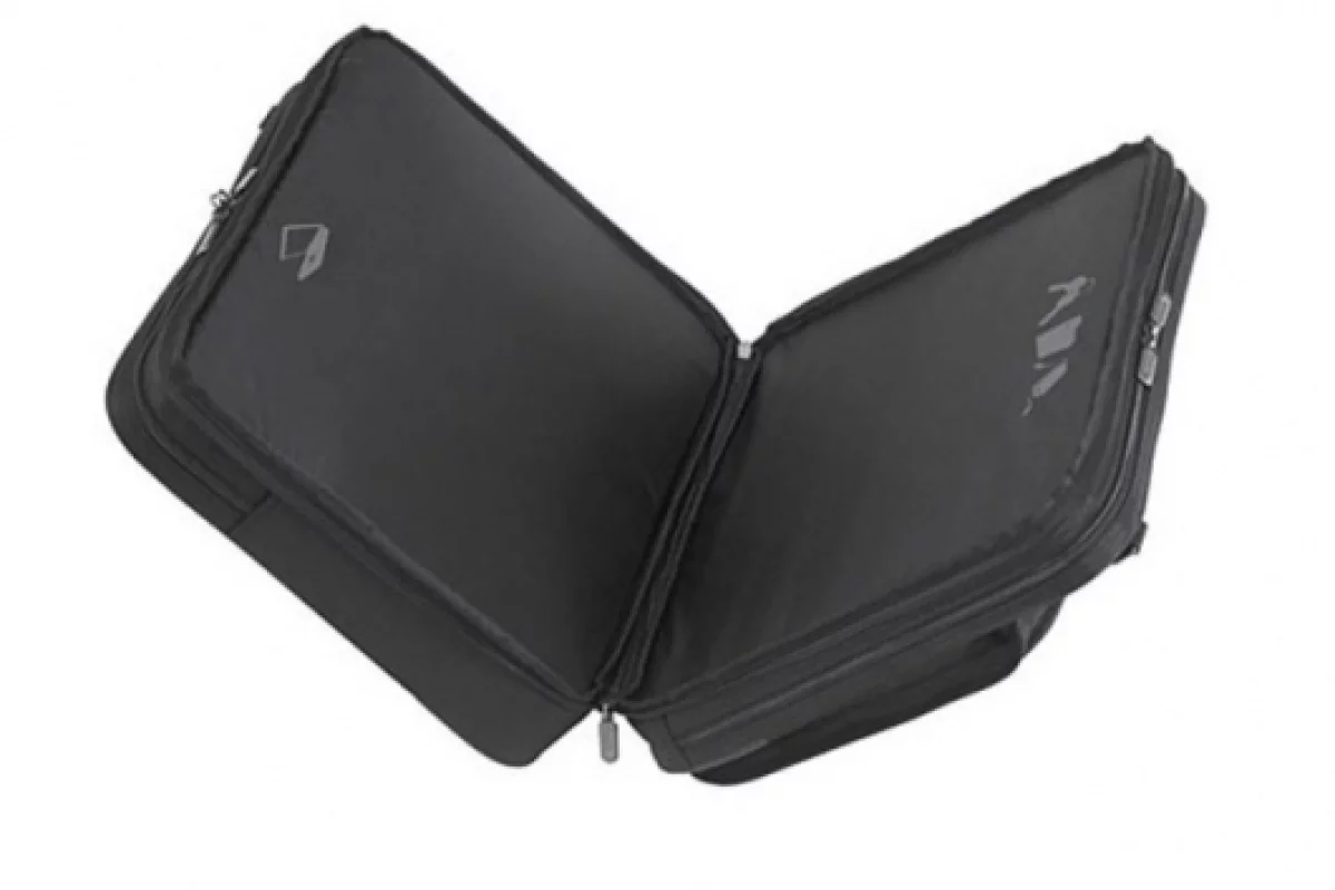 Targus zip-thru laptop case allows a quick trip through airport security checks.