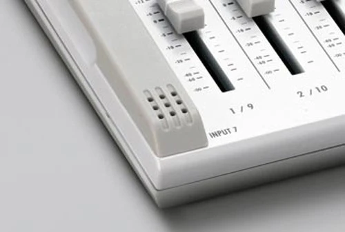 Built in stereo condenser mics for recording on-the-fly.