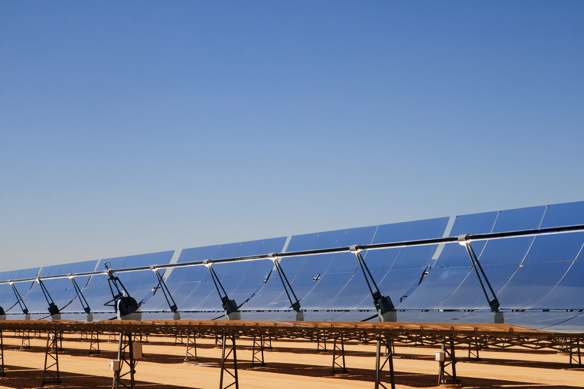 A large, distributed network of concentrated solar power plants in desert regions could run at 80 percent full capacity year round (Photo: Shutterstock)