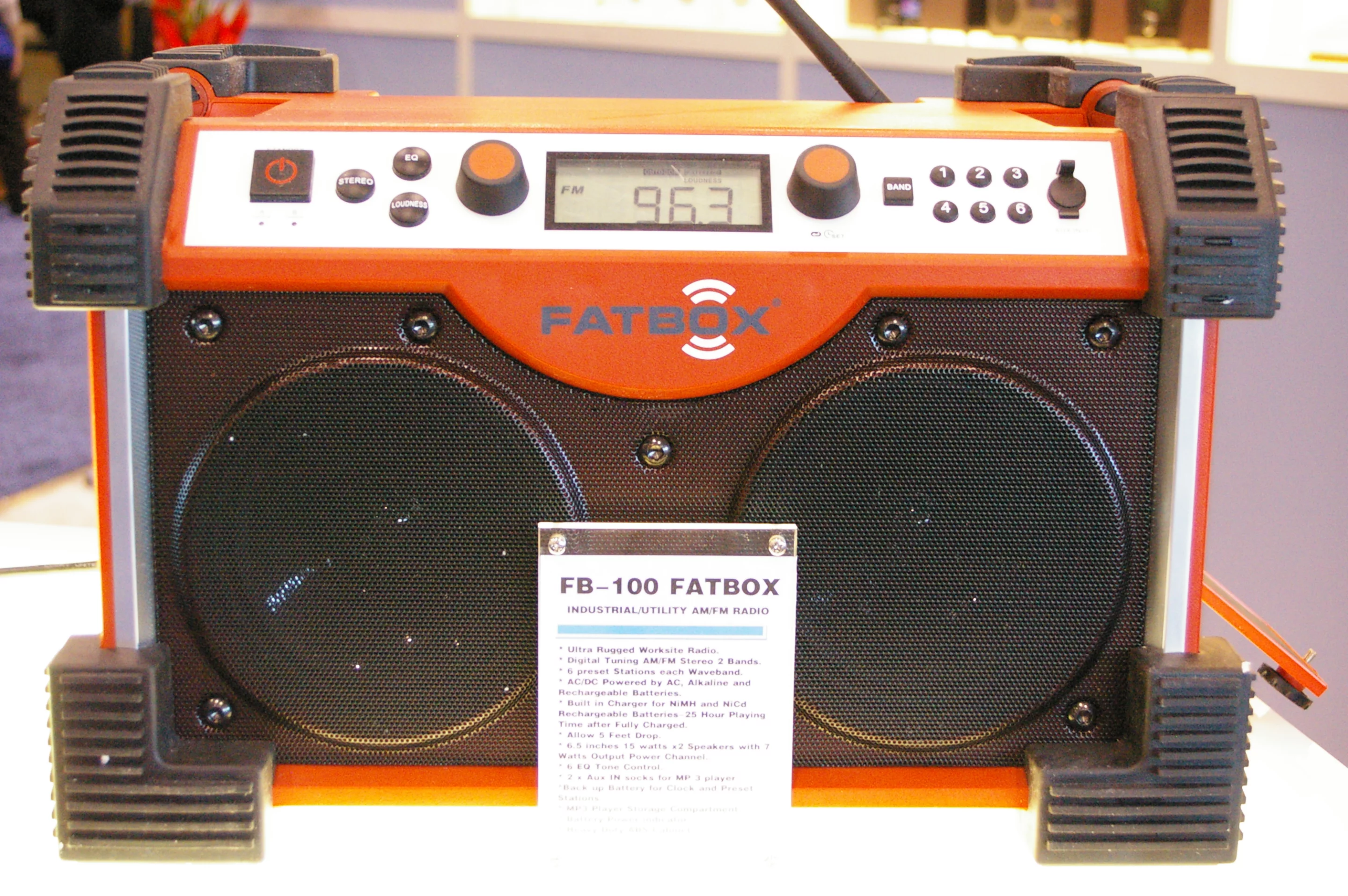 The Sangean Fatbox FB-100 makes an appearance at CES 2010. Perfect for worksites, the Fatbox can easily be customized with paint splatters, greasy fingerprints and concrete dust