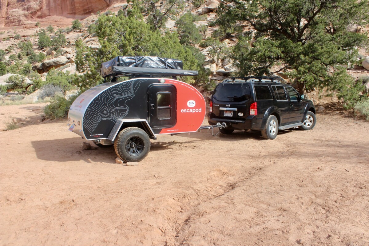 At 1,650 lb and 12.5 feet, the Escapod Topo is a light, manageable trailer that proved quite pleasant to tow, on both pavement and more rugged dirt and sand