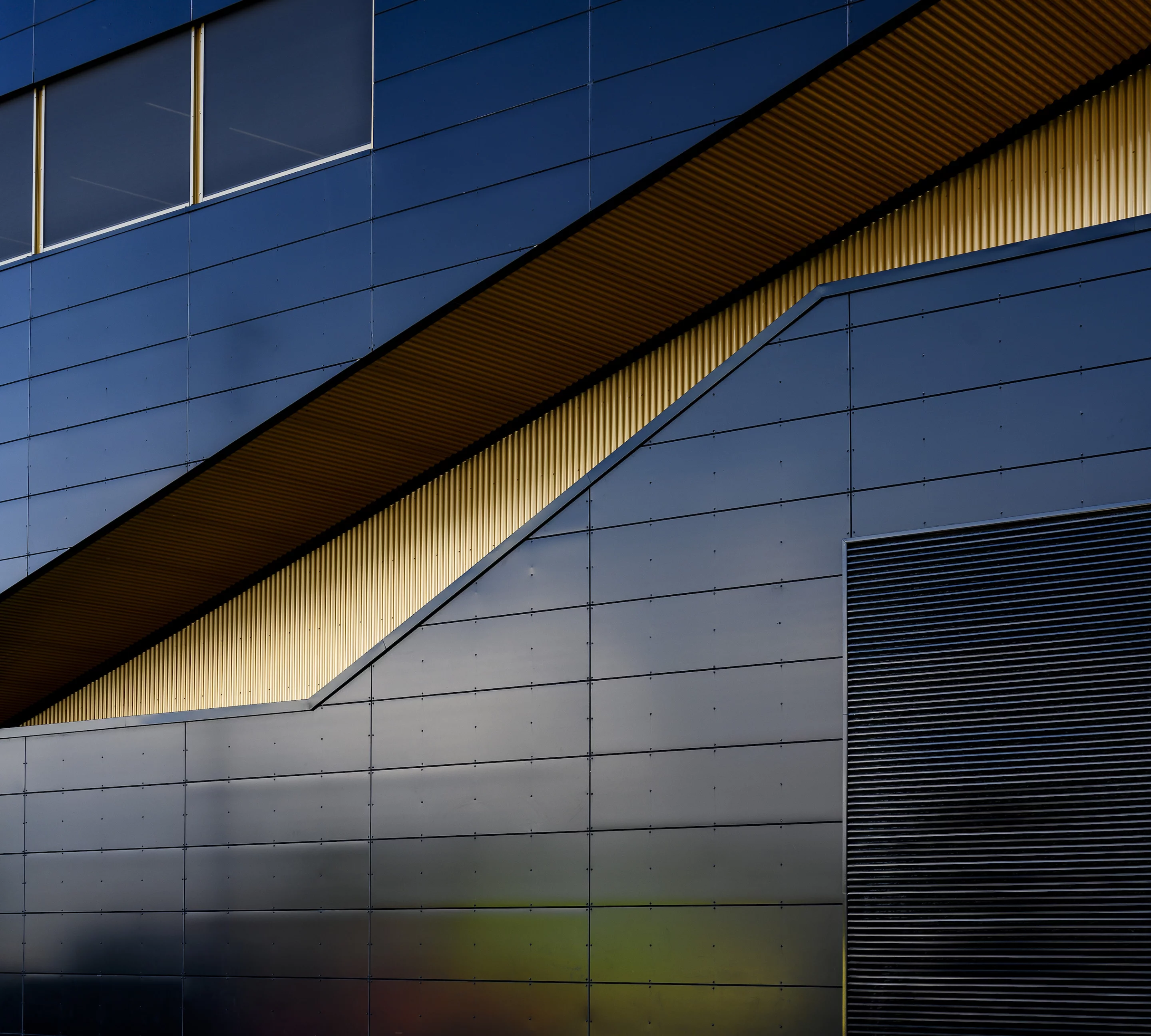 Powerhouse Brattørkaia is very well insulated and its exterior is primarily clad in black aluminum panels