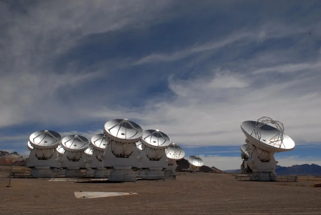 Researchers using the ALMA radio telescopes claim to have discovered a complex organic molecule in interstellar space (Photo: ALMA/ESO/NAOJ/NRAO, O. Dessibourg)