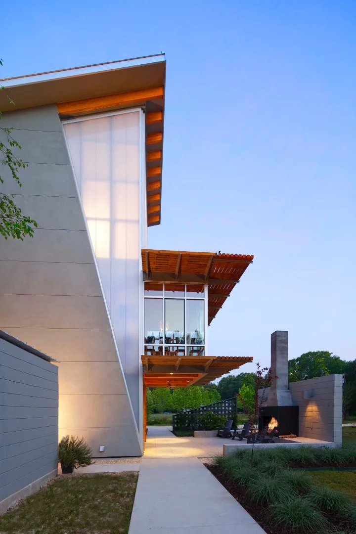 Pond House features a total floorspace of 1,250 sq ft (116 sq m), spread over three floors