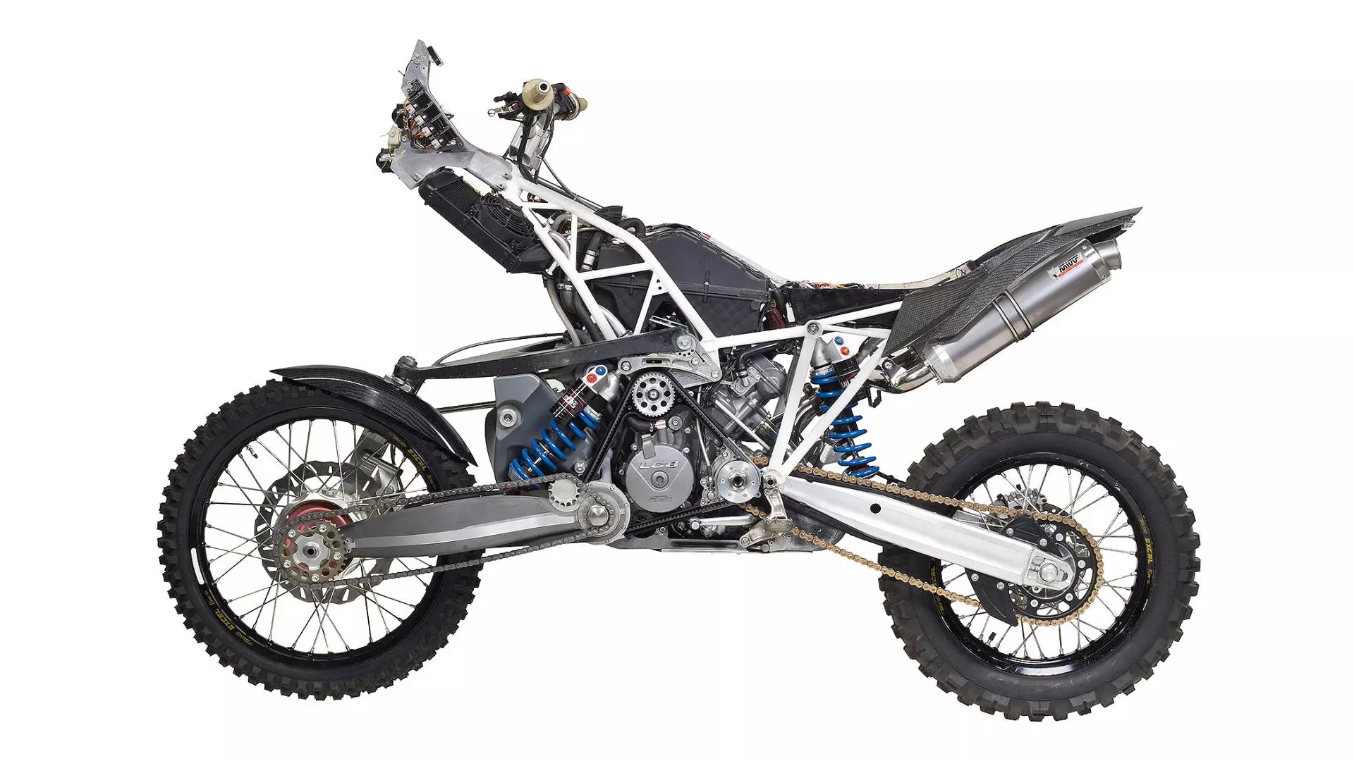 The Projekt DT-A weighs some 40 kg less than the KTM 990 Adventure