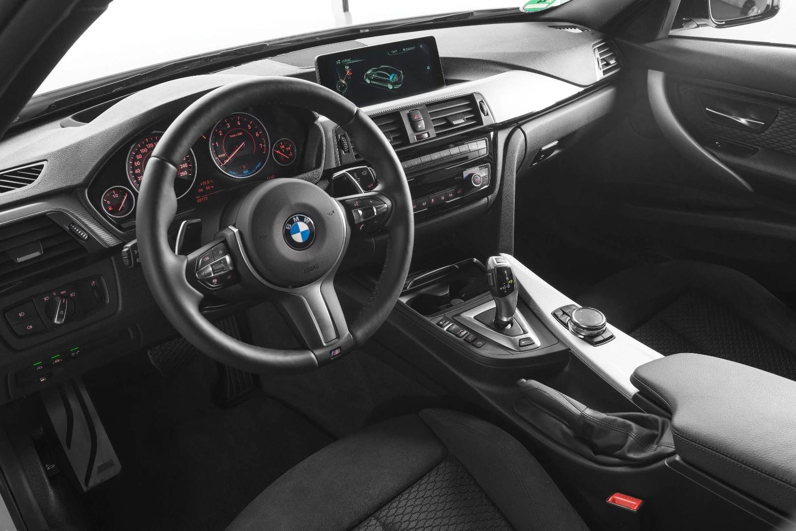 The BMW iPerformance in the 330e offers three eDrive selections for optimizing energy use and driver expectation