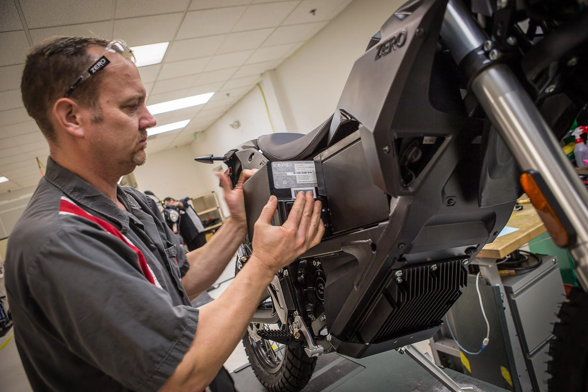 Installing a removable battery module into a Zero FX (Photo: Andrew Wheeler/AutoMotoPhoto)