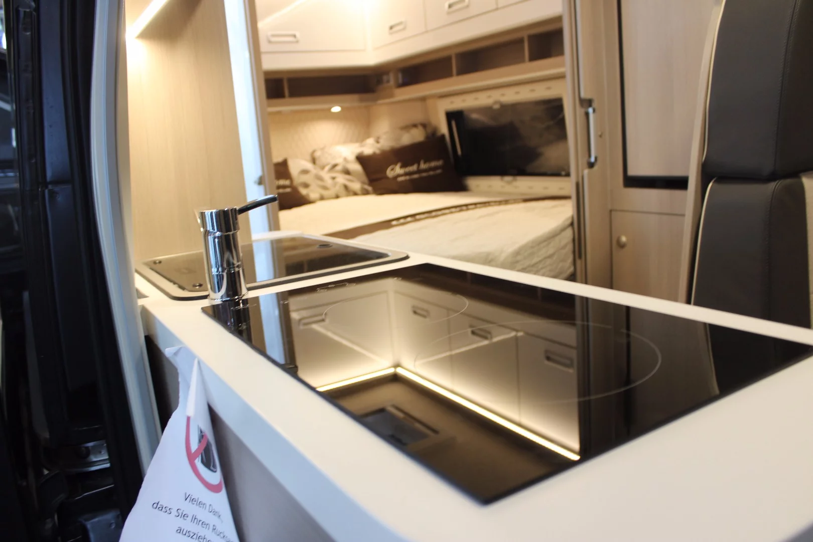 Globe Traveller Voyager XS kitchen