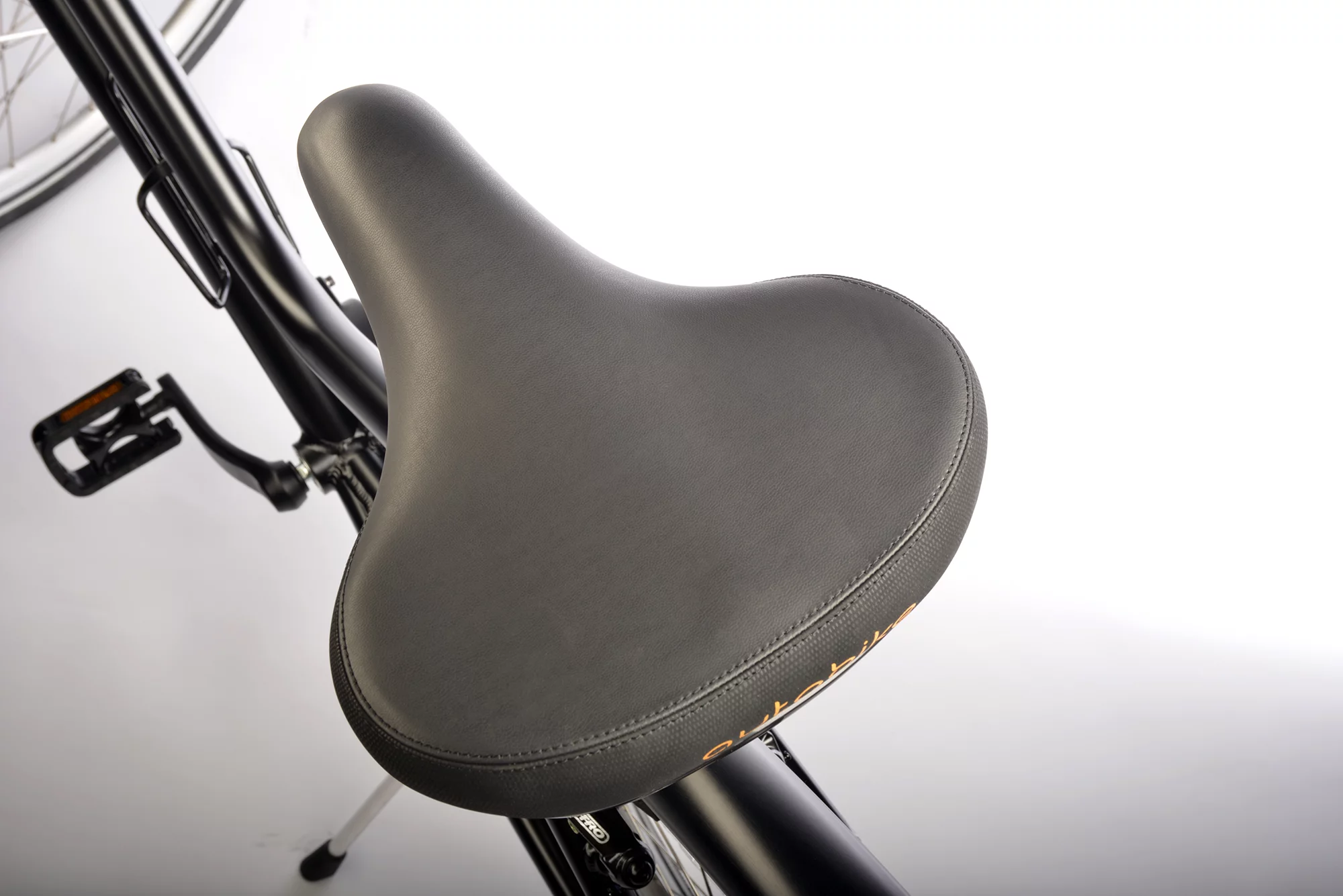 The Autobike Voyage ST's big squishy saddle