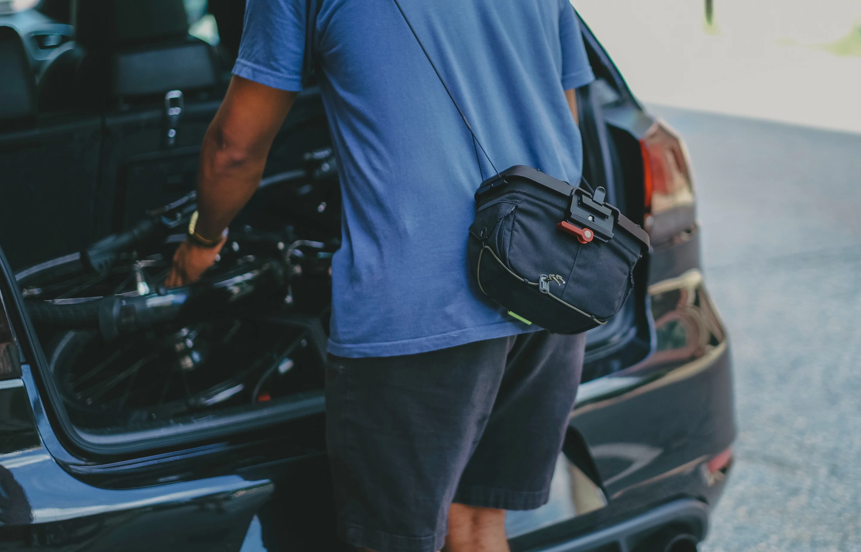 The Handlebar Bag, being carried off-the-bike
