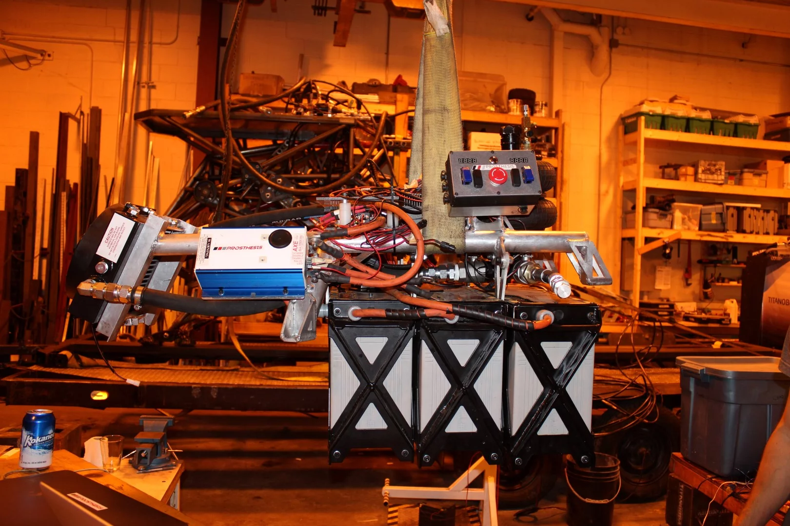 The hydraulic power plant is powered by a custom-engineered lithium-ion battery pack (Photo: Anti-Robot)