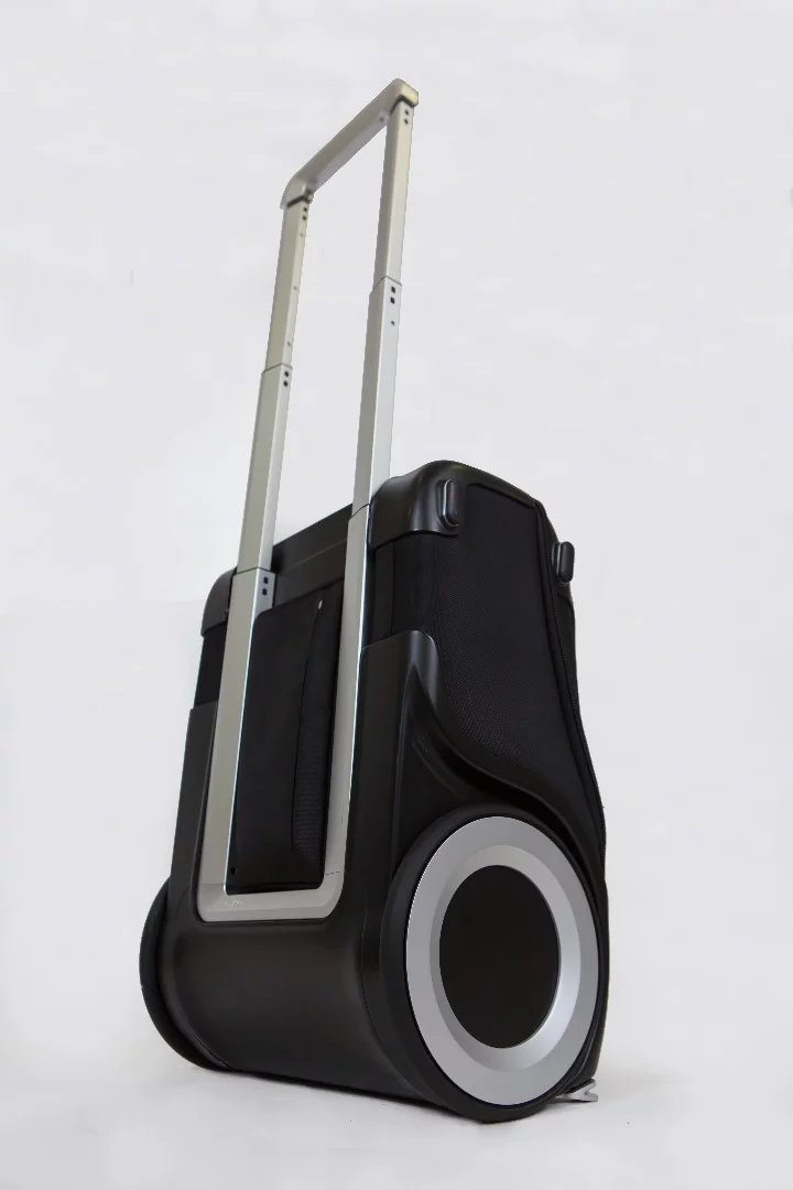 The G-RO has an aircraft-grade aluminum handle, which is said to extend 6 inches (152 mm) farther than the industry standard