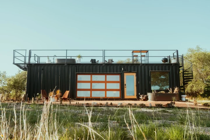 The Porter is based on a 40-ft-(9.1-m)-long shipping container which has been heavily modified with doors, windows, and insulation