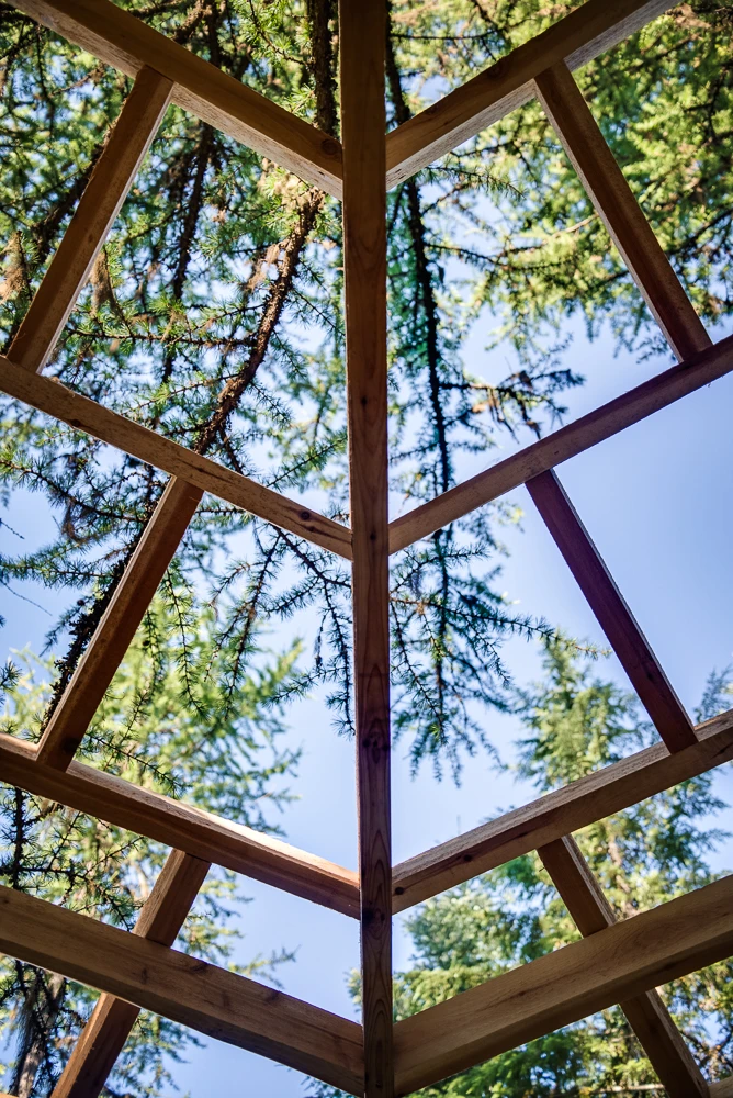 Making of the roof (Photo: Ethan Schlussler)