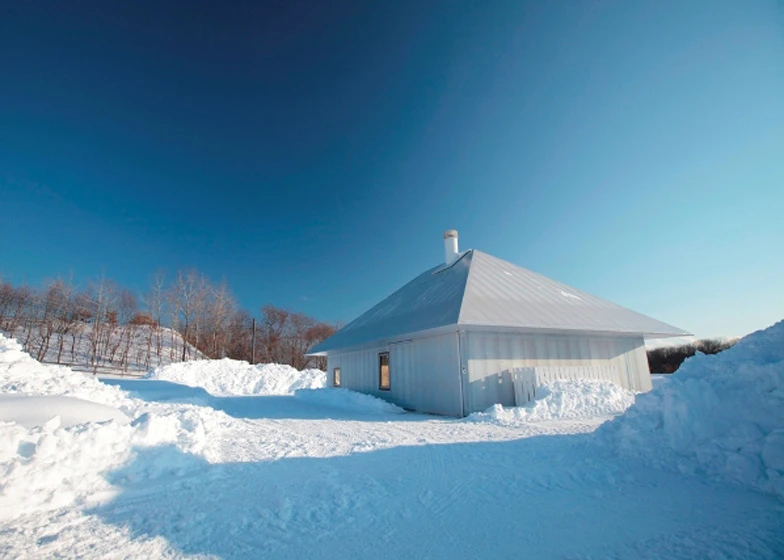 Use of radiant floor heat in the Même experimental house, according to Kengo Kuma, should only be necessary every few days