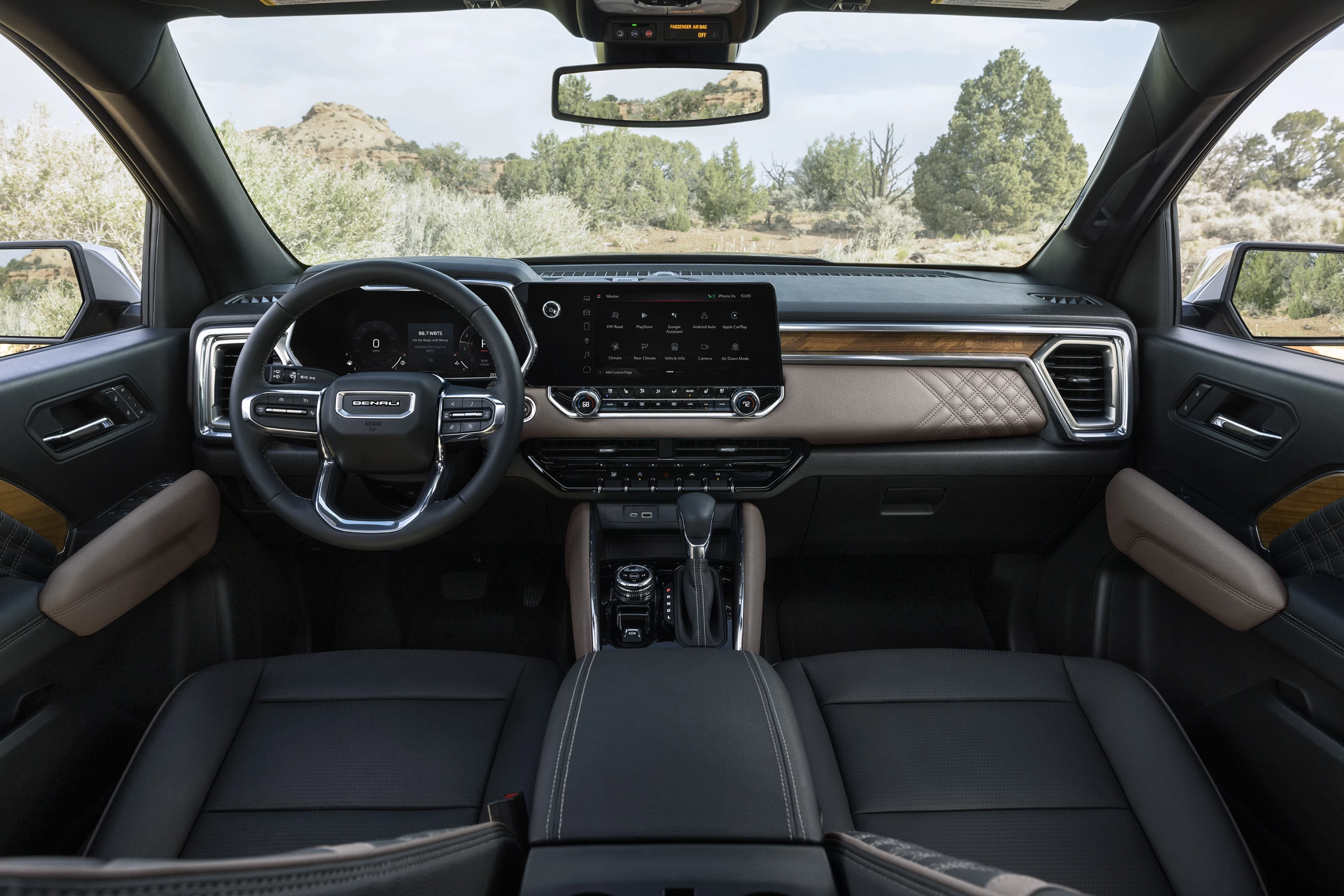 Inside the 2023 GMC Canyon Denali