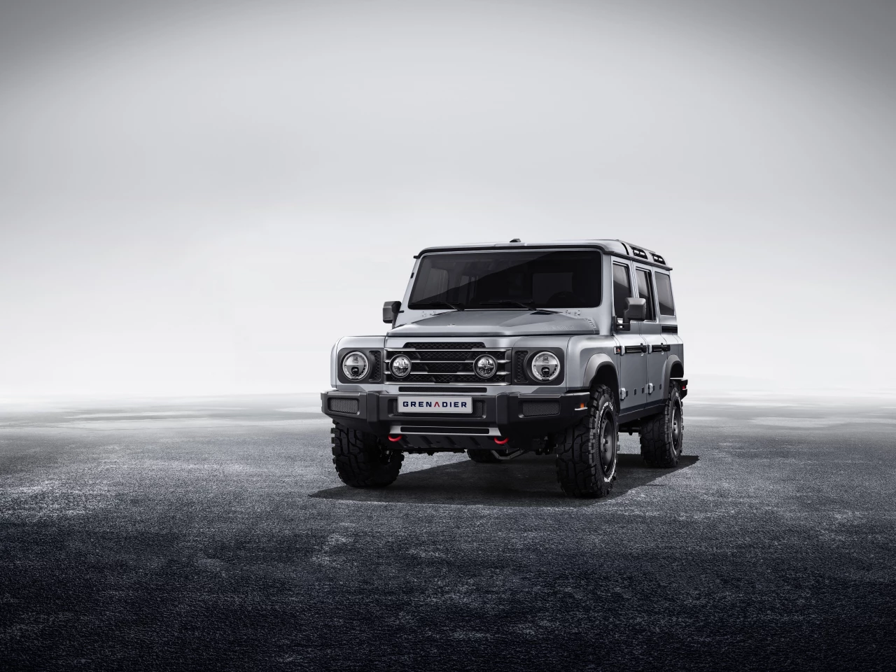 We see mostly Defender, but also a touch of G-Class in the face