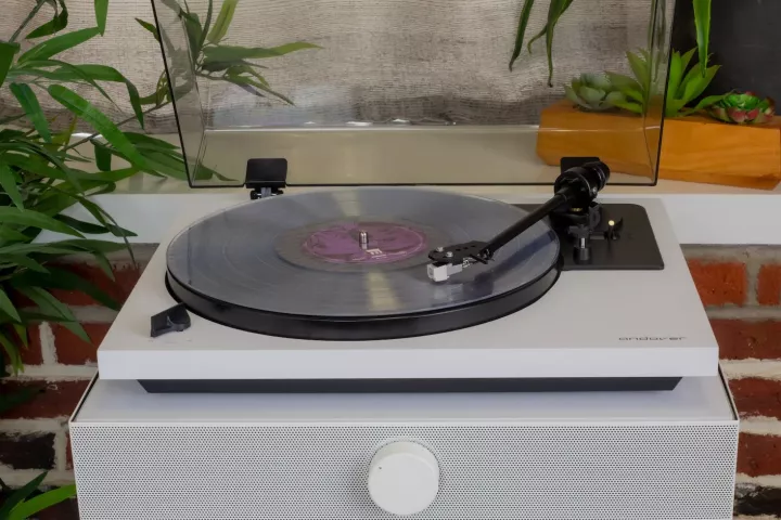 The Spindeck 2 plug&play turntable is designed to offer "great sound at a compelling price"