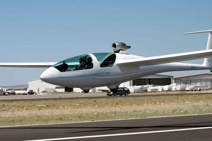 A low pass of the BonusJet (Image: Bill Pearson)